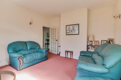 28 Belfairs Drive, Leigh-on-sea, SS9 3AA