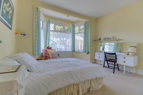 28 Belfairs Drive, Leigh-on-sea, SS9 3AA