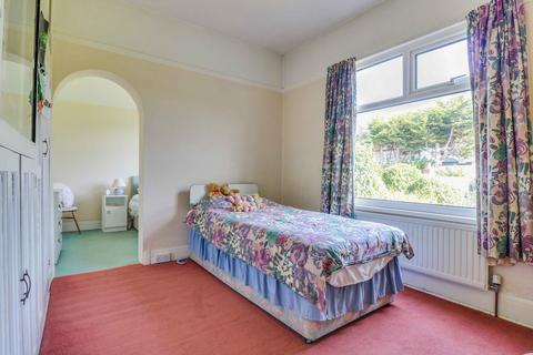 28 Belfairs Drive, Leigh-on-sea, SS9 3AA