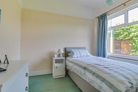 28 Belfairs Drive, Leigh-on-sea, SS9 3AA