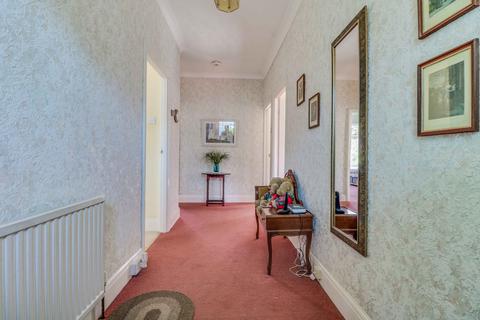 28 Belfairs Drive, Leigh-on-sea, SS9 3AA