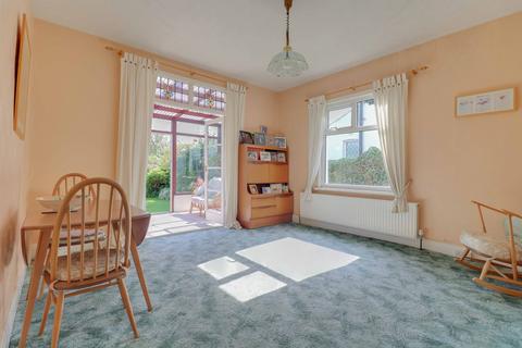 28 Belfairs Drive, Leigh-on-sea, SS9 3AA