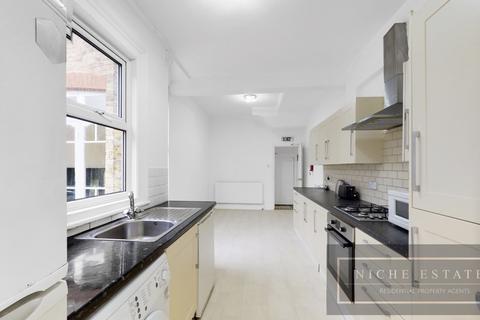 5 bedroom semi-detached house to rent, Station Road, Finchley Central, N3