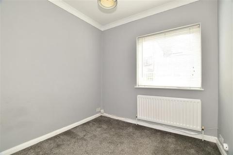 Flat 2, 1 Farningham Road, Caterham, CR3 6LL