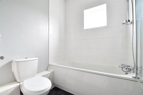 Flat 2, 1 Farningham Road, Caterham, CR3 6LL