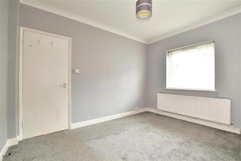 Flat 2, 1 Farningham Road, Caterham, CR3 6LL