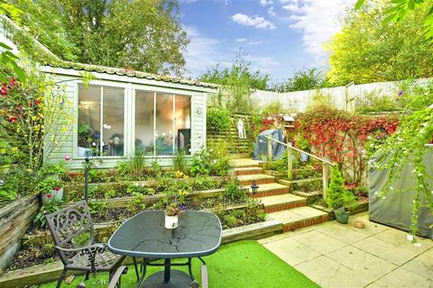 15 Moat Lane, Lower Upnor, Rochester, ME2 4GP