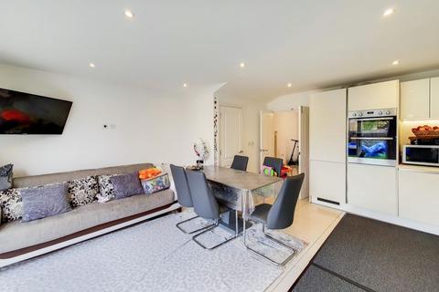4 bedroom flat to rent - Autumn Way, West Drayton, UB7