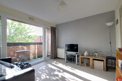 Studio to rent, Burns Road, Loughborough