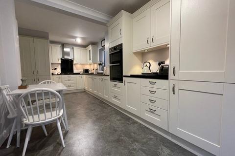 8 Grasscroft, Northampton, NN2 8QH