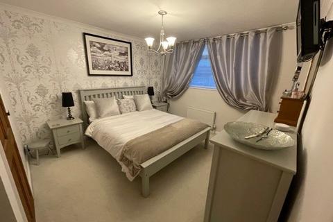 8 Grasscroft, Northampton, NN2 8QH