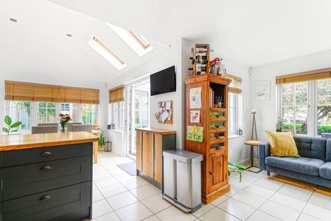 3 Hopkin Close, Guildford, GU2 9LS