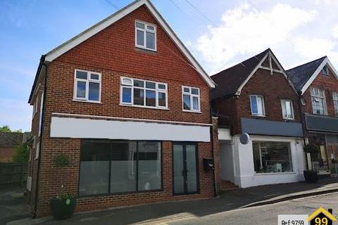 2 bedroom flat to rent, Wey Hill, Haslemere, Surrey, GU27