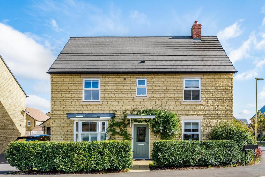Elmhurst Way, Carterton, Oxfordshire... 4 bed detached house £500,000