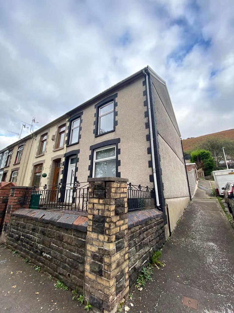 Ynyscynon Road, Tonypandy, Rhondda, Cynon, Taff. CF40 2LN 3 bed end of