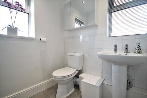 40 Applegarth Avenue, Guildford, GU2 8LY