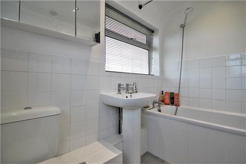40 Applegarth Avenue, Guildford, GU2 8LY