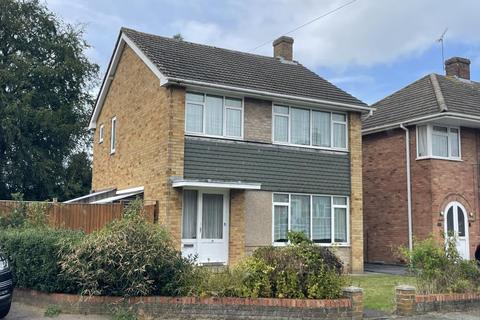 18 Cadnam Close, Rochester, ME2 3TS