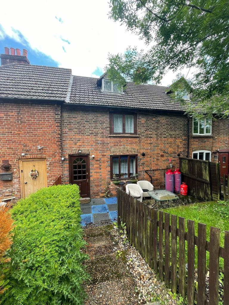 3 Howfield Cottages, Howfield Lane, Chartham, Canterbury, Kent 3 bed
