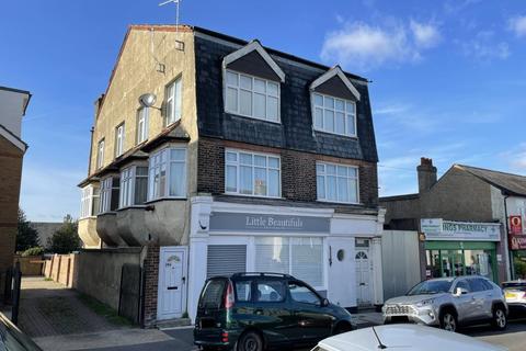 26 Kitchener Avenue, Gravesend, DA12 5HY