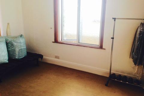 House share to rent - Brackendale, Winchmore Hill