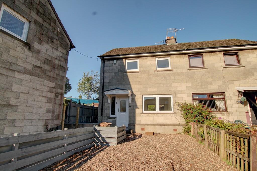 Brownhill Road, Dundee 2 bed semidetached house £800 pcm (£185 pw)