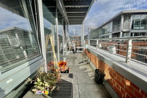2 bedroom apartment to rent, Hicking Building , Queens Road