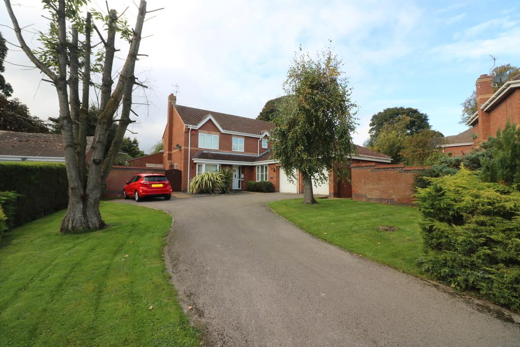 Todds Close, Swanland, North Ferriby 4 bed detached house £2,000 pcm