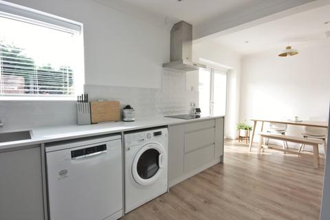 27 Queenswood Avenue, Hutton, Brentwood, CM13 1HU