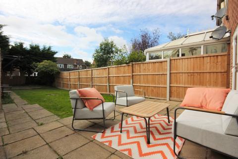 27 Queenswood Avenue, Hutton, Brentwood, CM13 1HU