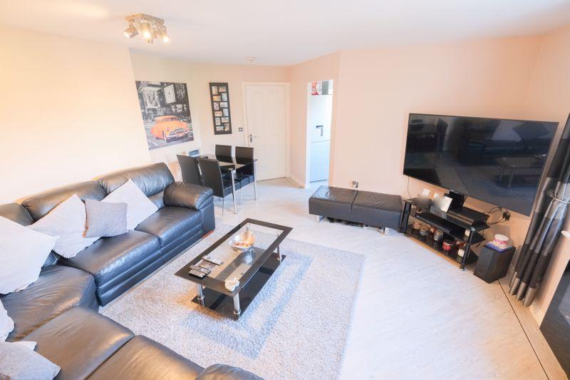 Royal Meadow Way, Streetly, Sutton Coldfield, B74 2FE 2 bed apartment
