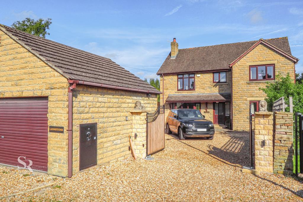 Hayfield Road East, ChapelenleFrith, High Peak, Derbyshire, SK23 0NX
