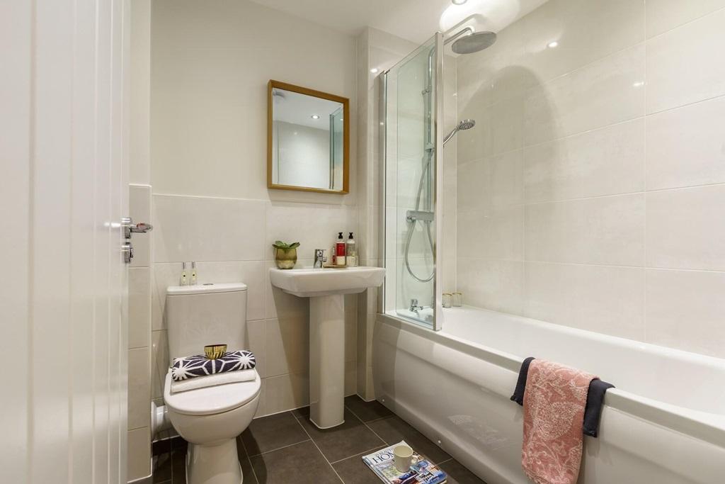 The main bathroom with high quality fixtures and fittings