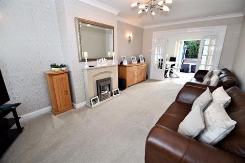 33 Branksome Drive, Salford, M6 7PP