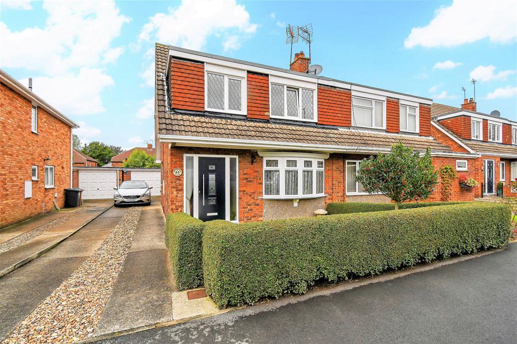 Highfield Close, SuttonOnHull, Hull 3 bed semidetached house £190,000