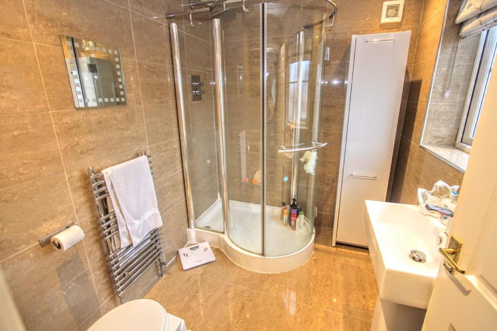 En suite shower room