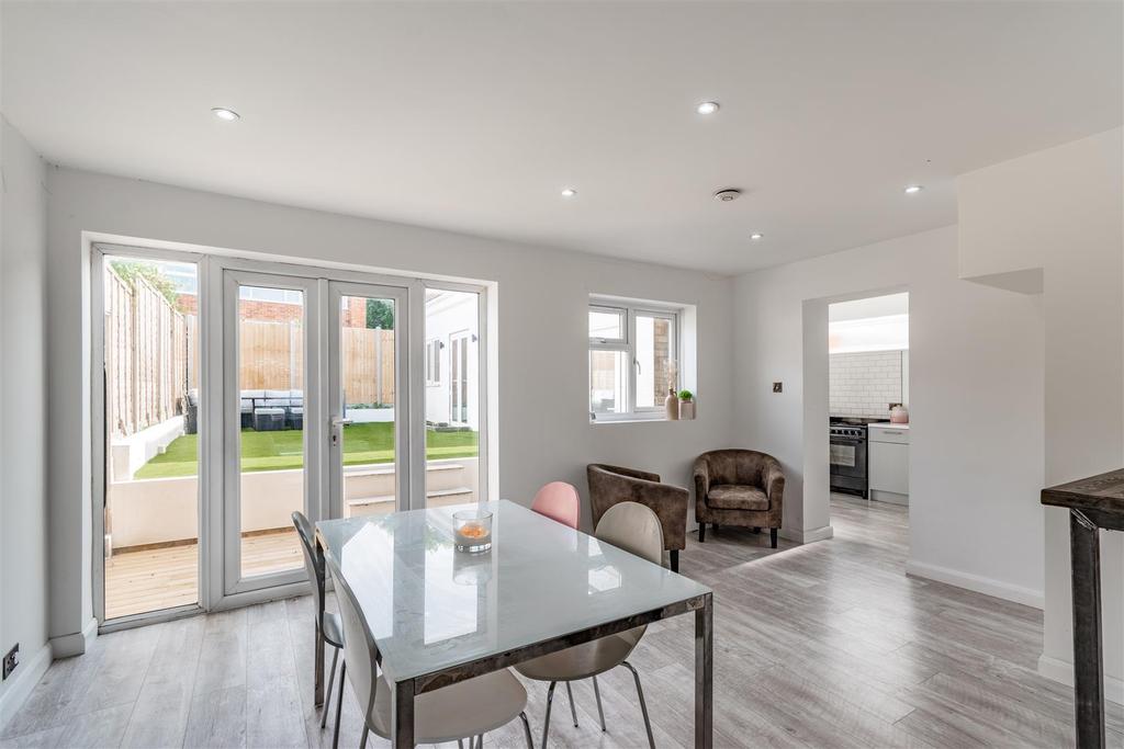 Richmond Way, Maidstone 3 bed house £375,000