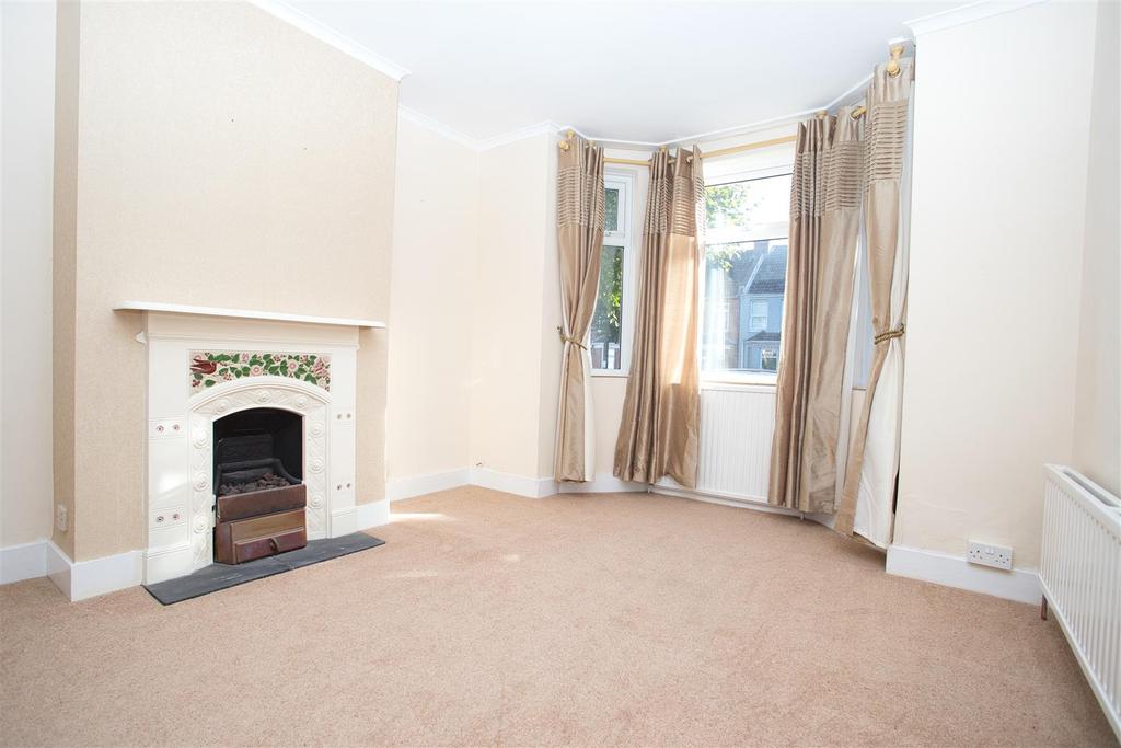 Royal Military Avenue, Folkestone 3 bed house £1,100 pcm (£254 pw)