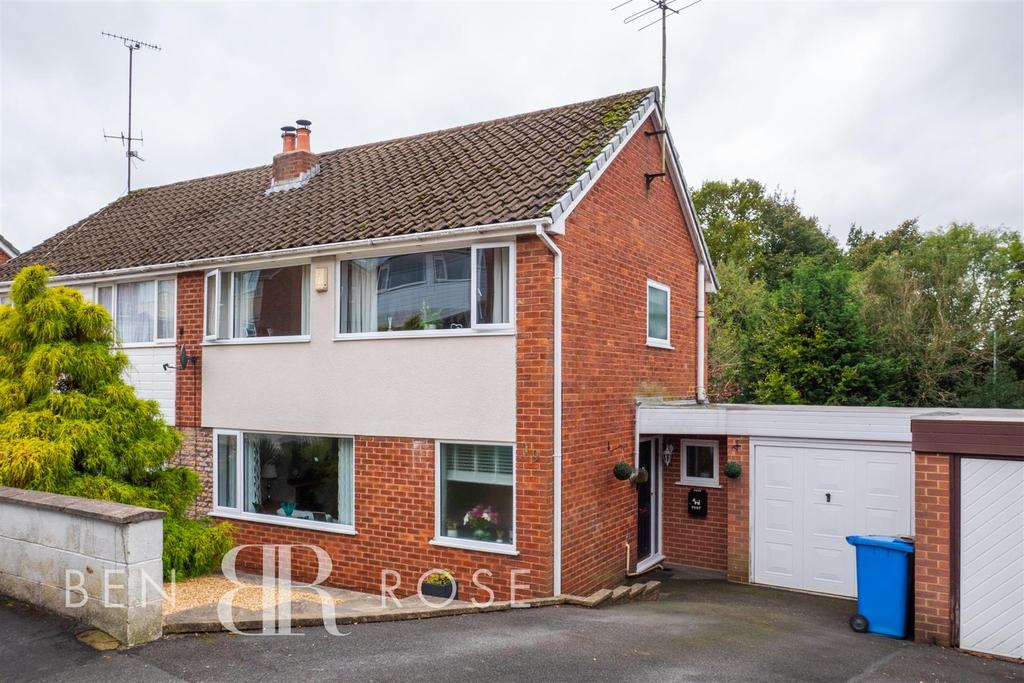 Cliffe Drive, WhittleLeWoods, Chorley 3 bed semidetached house £184,995