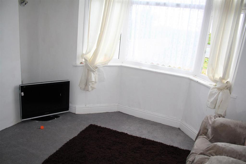 Rhyl Coast Road, Rhyl 3 bed semidetached house £140,000