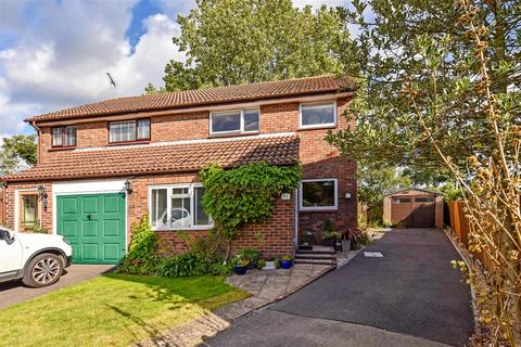 52 Olivers Meadow, Westergate, Chichester, PO20 3YA