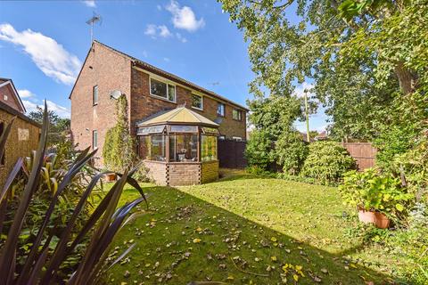 52 Olivers Meadow, Westergate, Chichester, PO20 3YA