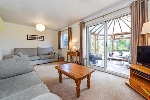 52 Olivers Meadow, Westergate, Chichester, PO20 3YA