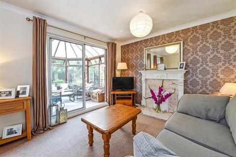 52 Olivers Meadow, Westergate, Chichester, PO20 3YA