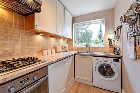 52 Olivers Meadow, Westergate, Chichester, PO20 3YA
