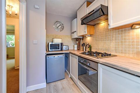 52 Olivers Meadow, Westergate, Chichester, PO20 3YA