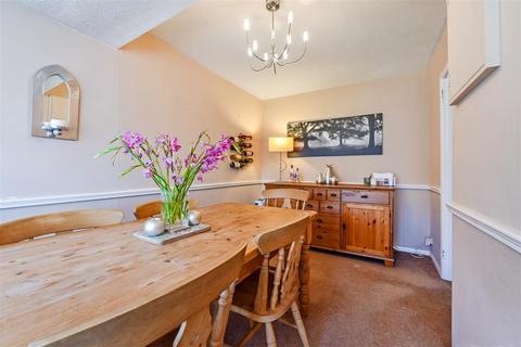52 Olivers Meadow, Westergate, Chichester, PO20 3YA