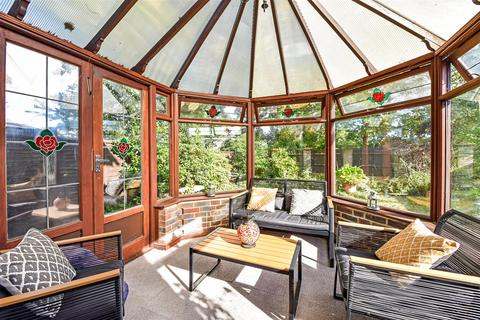 52 Olivers Meadow, Westergate, Chichester, PO20 3YA