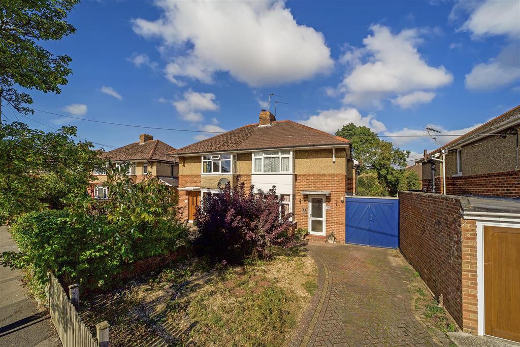 Ashfield Road, Andover 3 bed semidetached house £375,000
