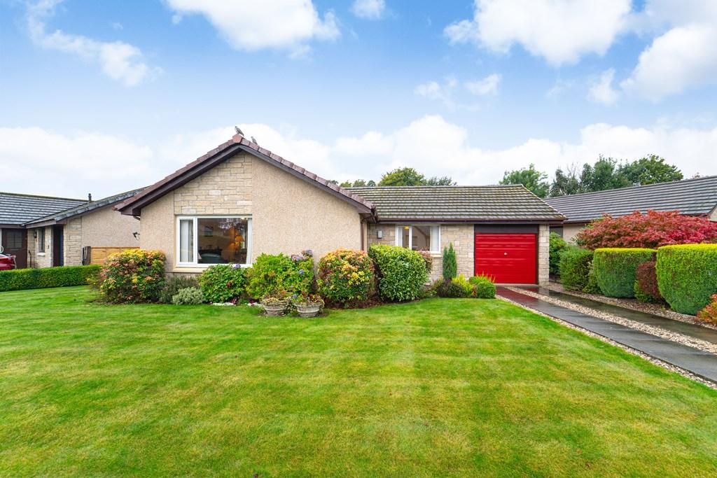 Macrosty Gardens, Crieff PH7 3 bed bungalow £225,000